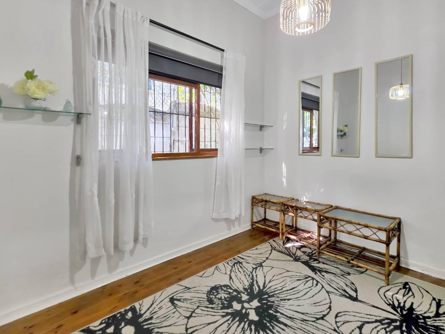 6 Bedroom Property for Sale in Green Point Western Cape